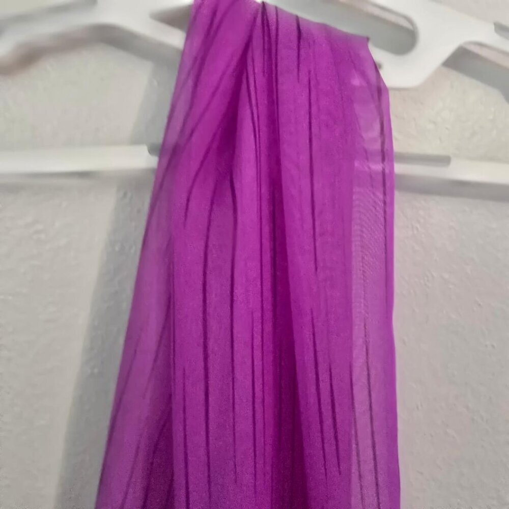 Liang Diang Sheer Feminine Scarf in Fuchsia and White 60" Long X 30" Wide - Picture 2 of 6
